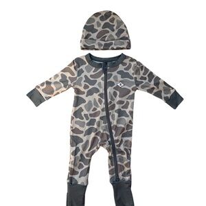 NWOT Burlebo Camo Baby Zip Up Sleeper with Hat Size Newborn